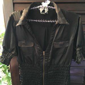 Blouse with zipper, stretch fit!